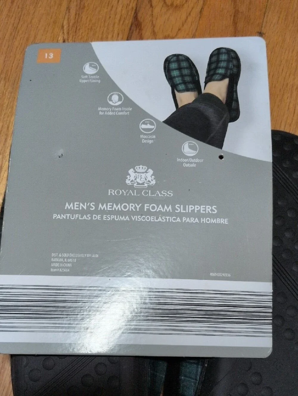 NWT Men's Plaid memory foam Slip-On Slippers - Black and Green size 11